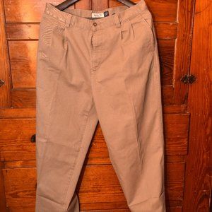 Men's easy fit Gap pleated cuffed khakis 35/32